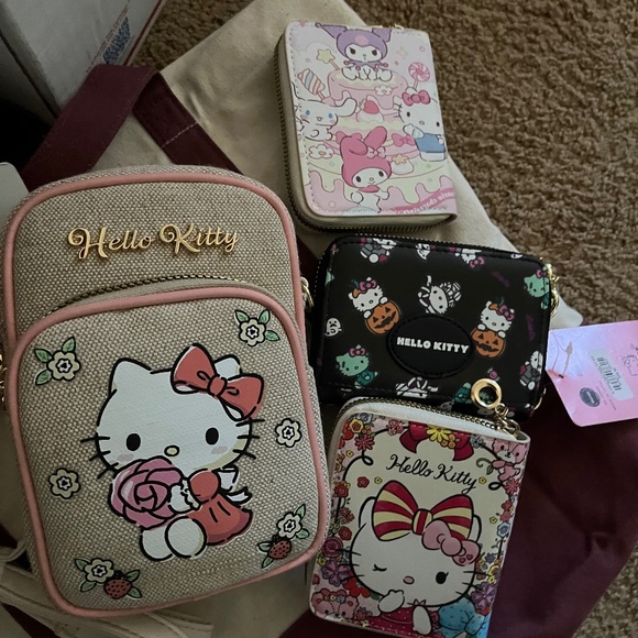 Hello Kitty bundle - Picture 1 of 7